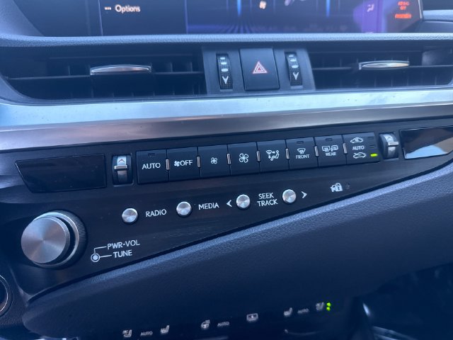 Used 2021 Lexus ES 300h Ultra Luxury w/ Accessory Package FWD image 16