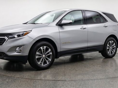 Used 2025 Chevrolet Equinox LT FWD image 3