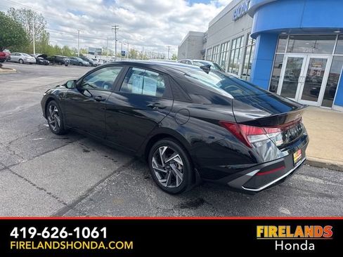 Used 2025 Hyundai Elantra Sport FWD image 3