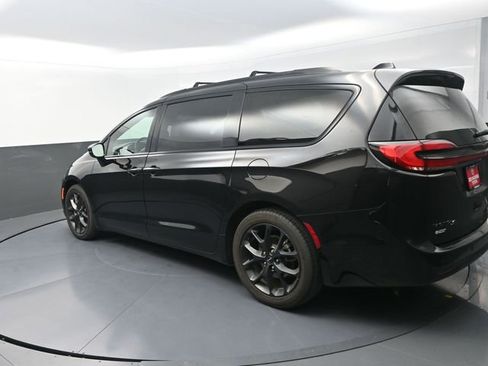 Used 2025 Chrysler Pacifica Limited FWD image 33