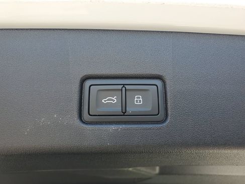 Used 2023 Audi Q4 e-tron Premium Plus w/ Premium Plus AWD/4WD image 9
