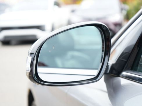 Used 2022 Genesis G70 2.0T image 10