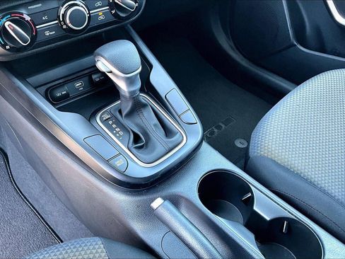 Used 2025 Kia Soul LX w/ LX Technology Package FWD image 18