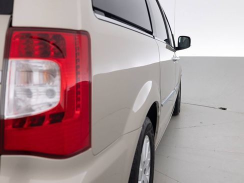 Used 2012 Chrysler Town & Country Touring-L w/ Entertainment Group #2 image 14