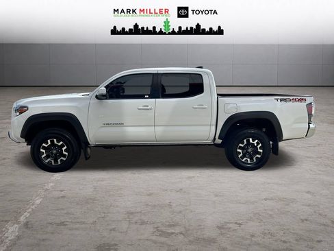 Certified 2022 Toyota Tacoma TRD Off-Road AWD/4WD image 2