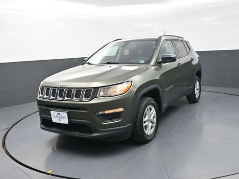 Used 2018 Jeep Compass Sport AWD/4WD image 4