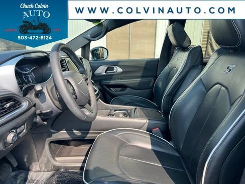 Used 2025 Chrysler Pacifica Limited FWD image 14