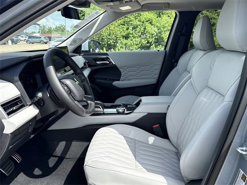 New 2025 Mitsubishi Outlander SEL image 12