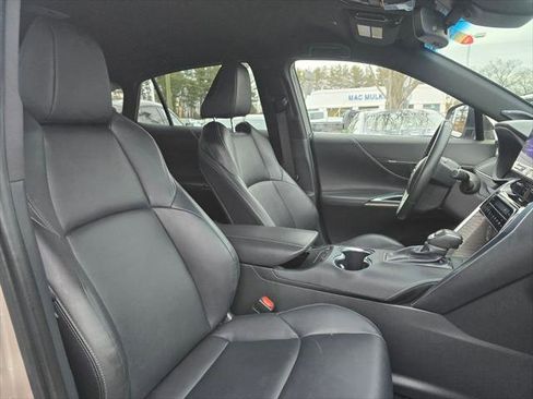 Certified 2023 Toyota Venza XLE image 12