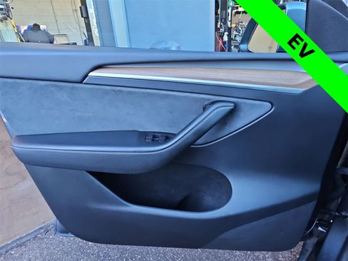 Used 2023 Tesla Model Y Long Range image 27