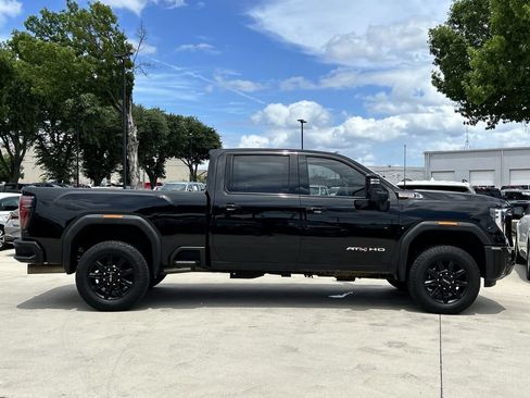Used 2025 GMC Sierra 2500 AT4 AWD/4WD image 3
