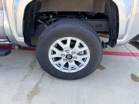 Used 2025 Toyota Tacoma SR AWD/4WD image 25