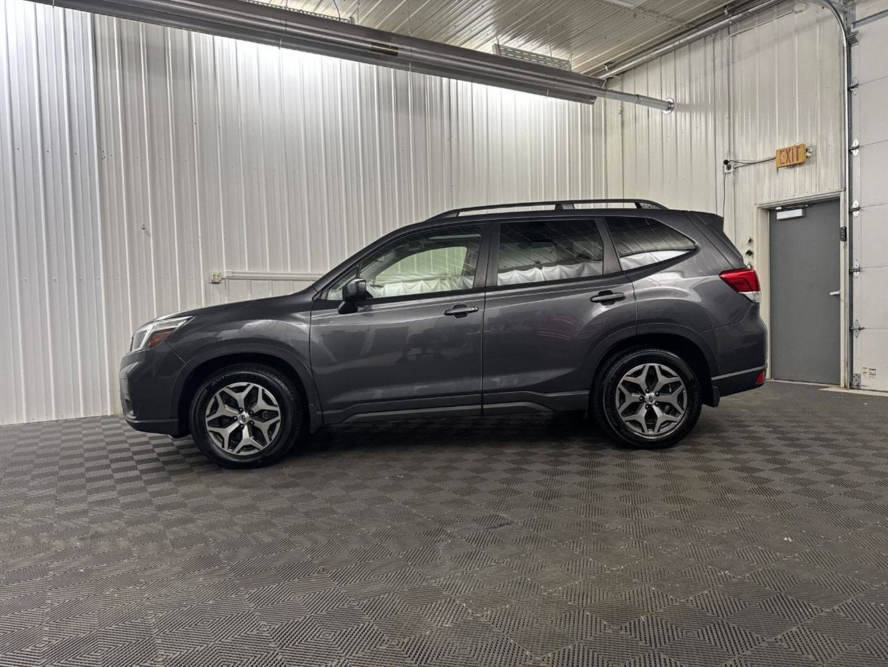 Used 2020 Subaru Forester Premium AWD/4WD image 2
