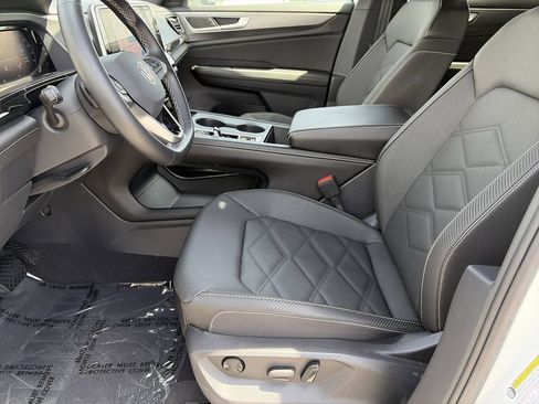 Used 2024 Volkswagen Atlas Cross Sport SE FWD image 27