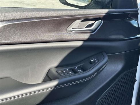 Certified 2023 Jeep Grand Cherokee Altitude image 13