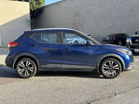 Certified 2020 Nissan Kicks SV image 3