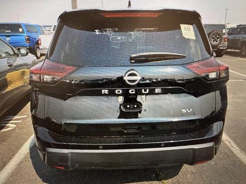 Used 2024 Nissan Rogue SV FWD image 4