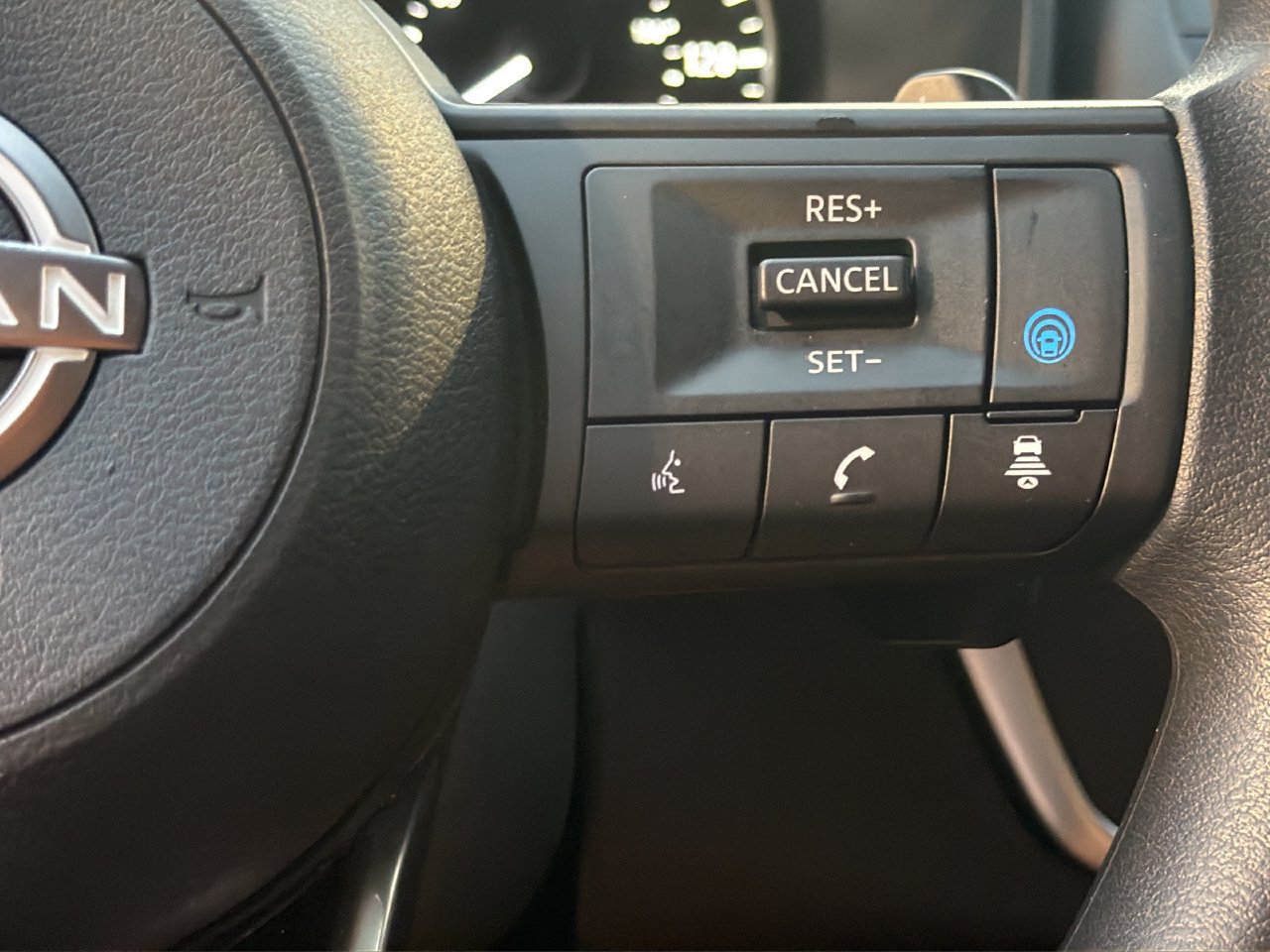 Used 2024 Nissan Rogue SV FWD image 21