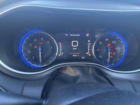 Used 2019 Chrysler Pacifica Touring-L Plus w/ Advanced Safetytec Group image 18