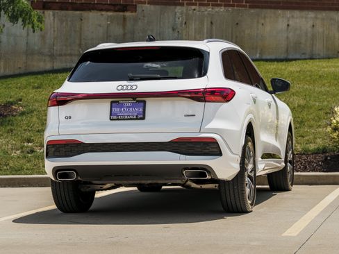 Used 2025 Audi Q5 Premium w/ Premium Plus AWD/4WD image 4