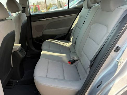 Used 2017 Hyundai Elantra SE image 12