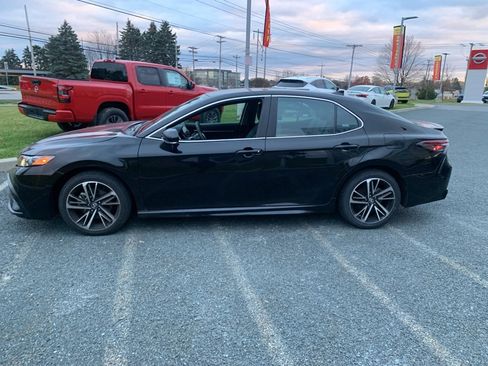 Used 2024 Toyota Camry SE image 4