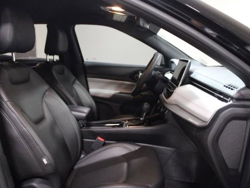 Used 2025 Jeep Compass Limited image 23