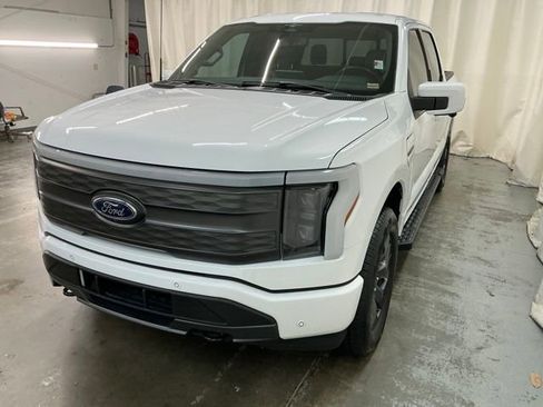 Used 2023 Ford F150 Lightning Lariat image 9