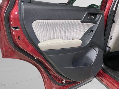 Used 2018 Subaru Forester 2.5i Premium image 14