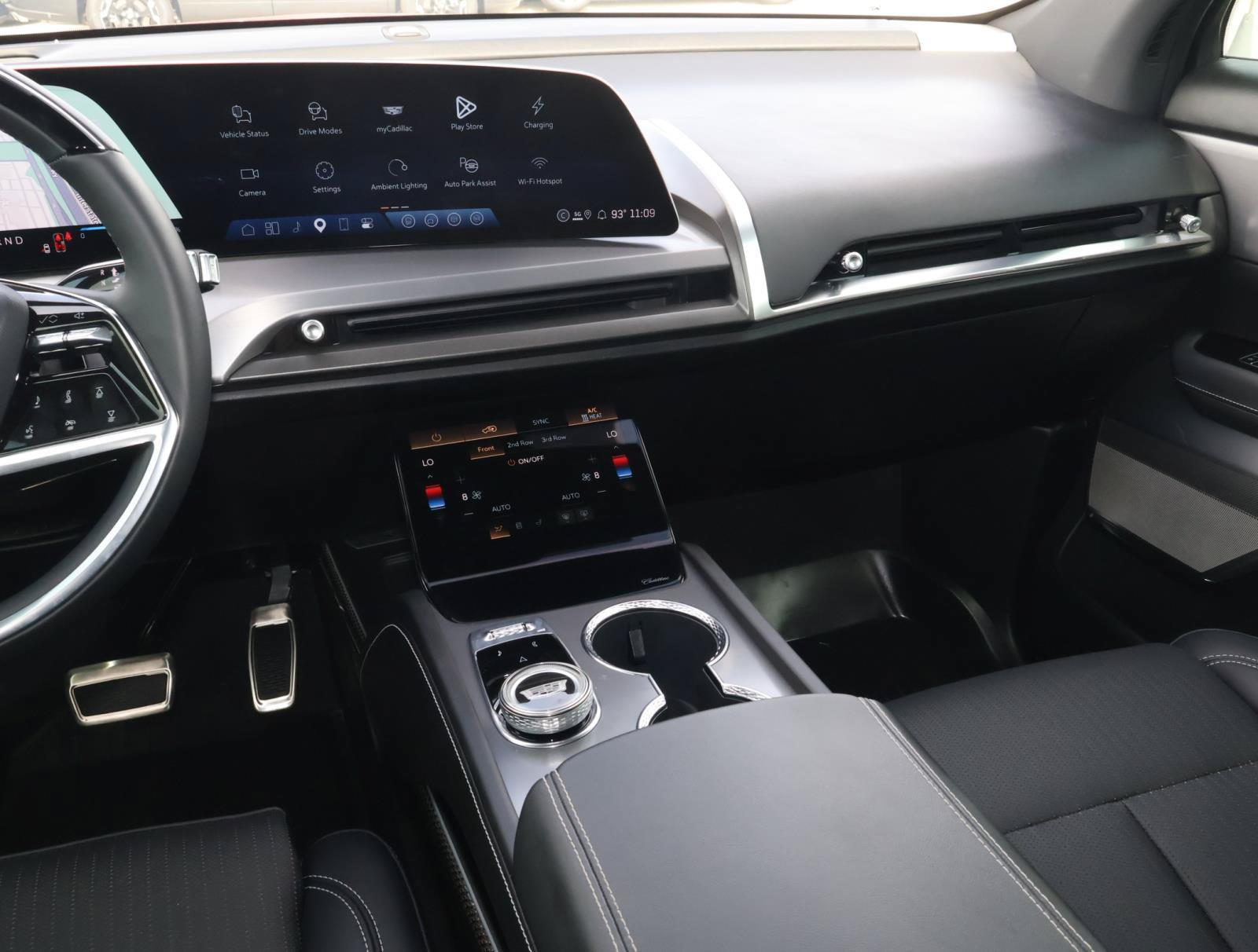 Certified 2027 Cadillac Vistiq Luxury w/ LPO, Floor Liner Package AWD/4WD image 17