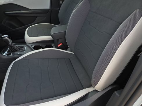 New 2026 Volkswagen Taos SE FWD image 19