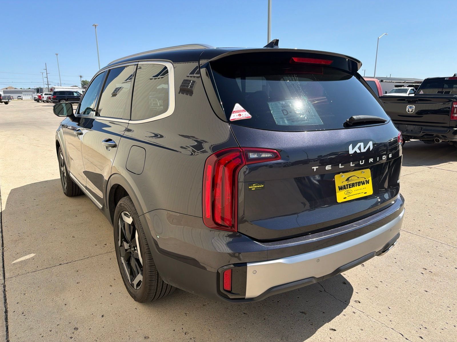 Used 2025 Kia Telluride S AWD/4WD image 5