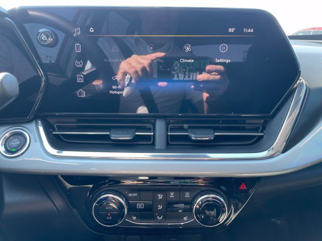 Used 2025 Chevrolet Trax LT w/ LT Convenience Package FWD image 19