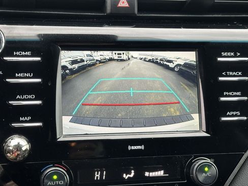 Used 2020 Toyota Camry SE image 10