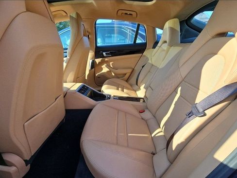 Used 2018 Porsche Panamera RWD image 5