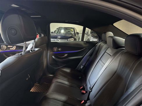 Used 2022 Mercedes-Benz E 350 4MATIC Sedan image 12