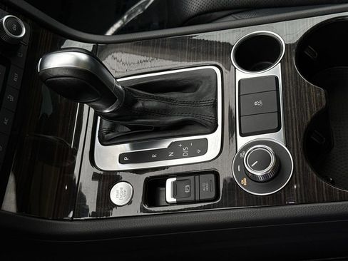 Used 2017 Volkswagen Touareg Executive image 22