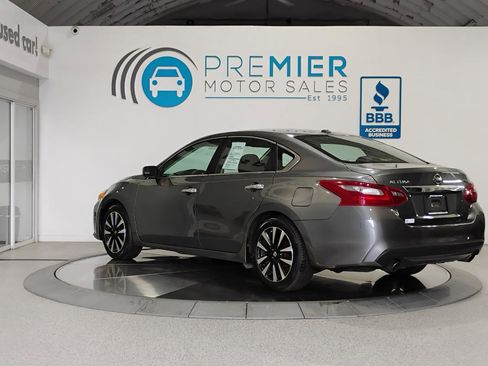 Used 2018 Nissan Altima 2.5 SV image 3