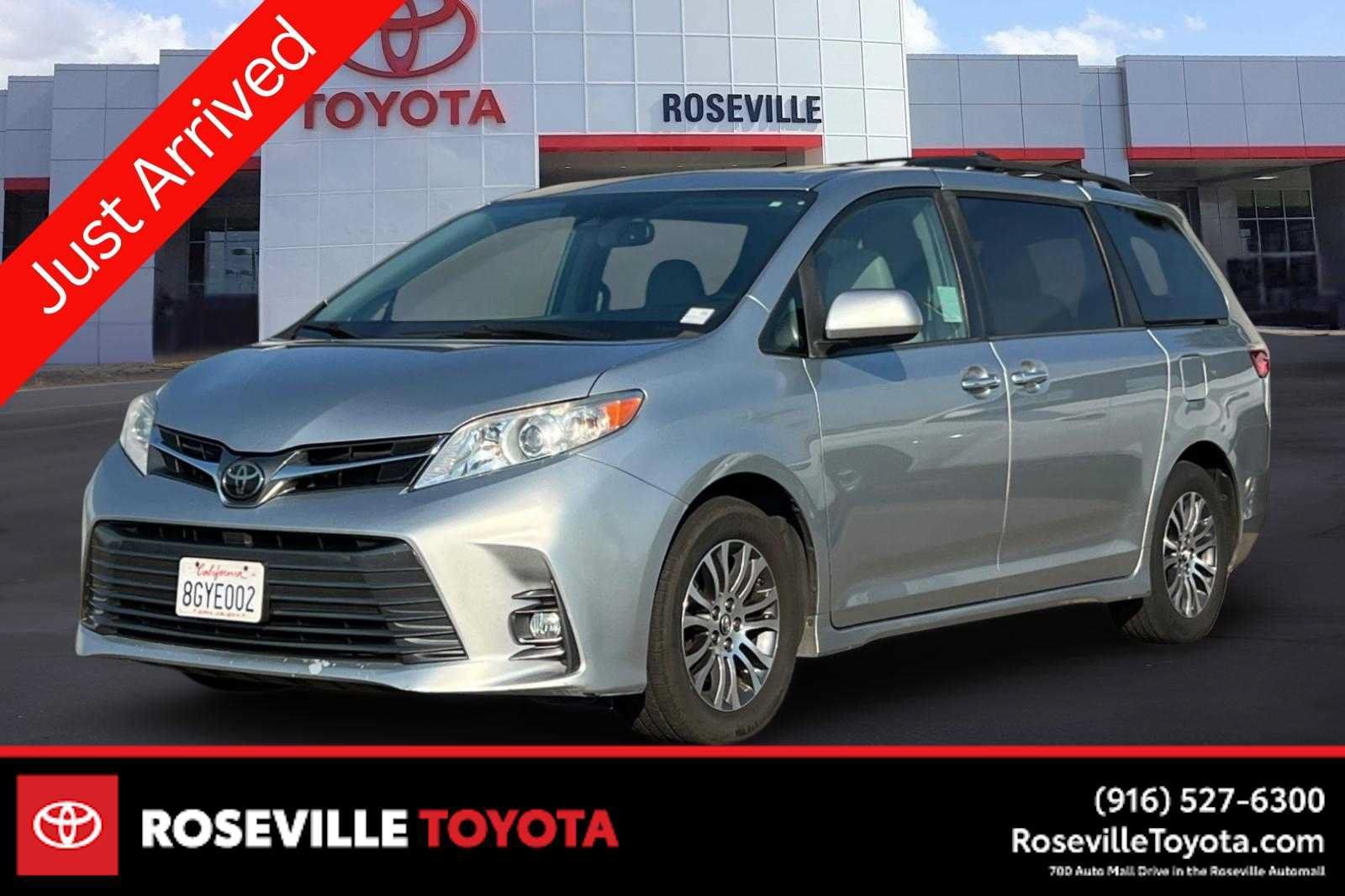 Used 2019 Toyota Sienna XLE w/ XLE Navigation Package FWD image 1