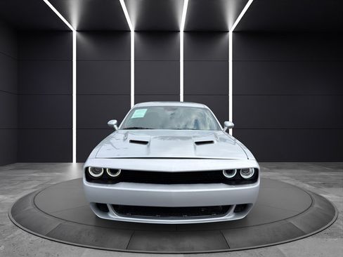 Used 2021 Dodge Challenger SXT RWD image 2