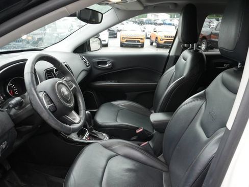 Used 2018 Jeep Compass Limited w/ Navigation Group AWD/4WD image 3