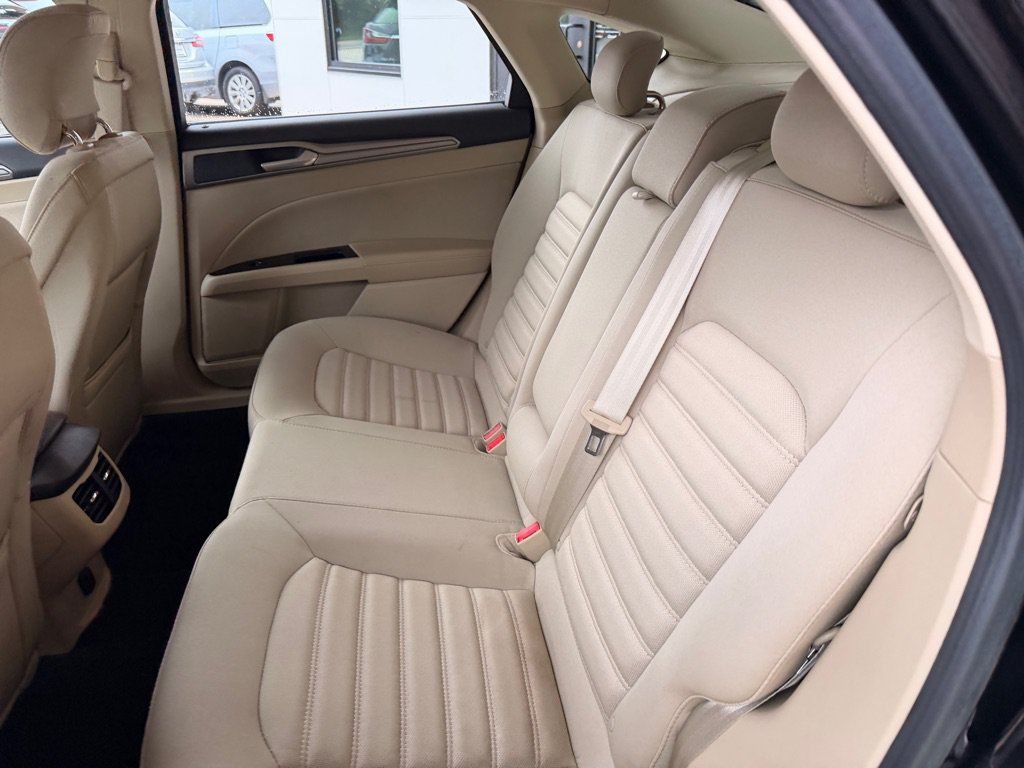 Used 2013 Ford Fusion SE FWD image 12