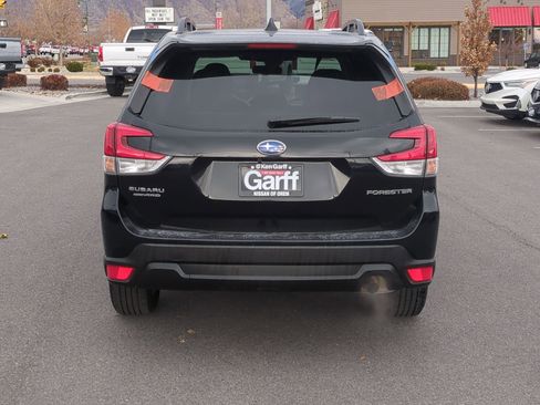 Used 2023 Subaru Forester Premium image 5