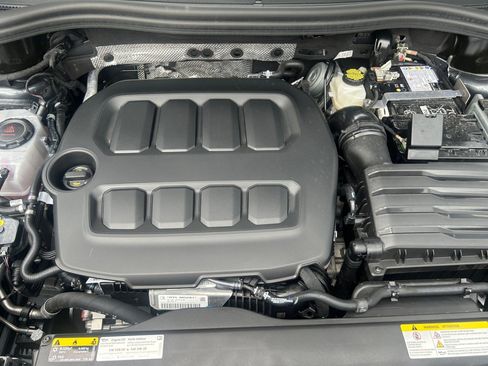 Certified 2025 Volkswagen Tiguan SE R-Line AWD/4WD image 16
