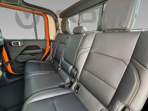 New 2025 Jeep Gladiator Sport image 4