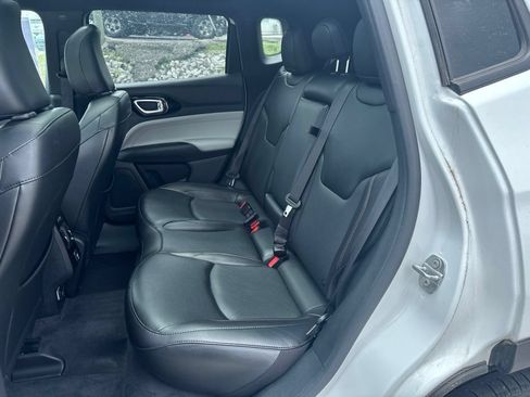 Used 2023 Jeep Compass Limited w/ Sun and Sound Group AWD/4WD image 9