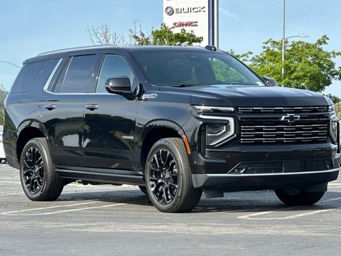 Used 2025 Chevrolet Tahoe High Country AWD/4WD image 2