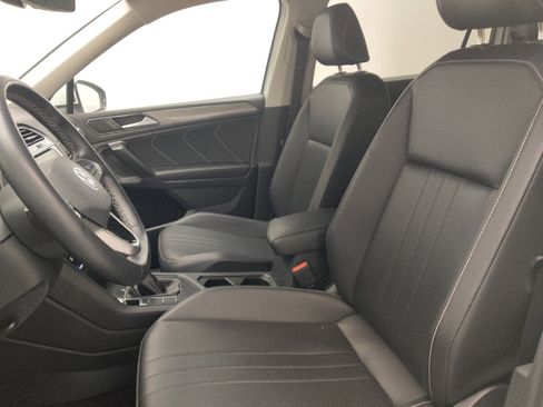 Used 2024 Volkswagen Tiguan SE FWD image 17