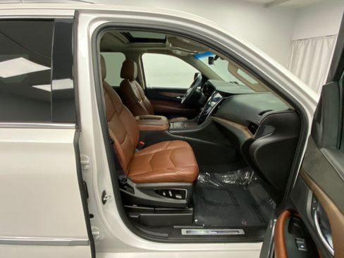 Used 2017 Cadillac Escalade Luxury w/ LPO, Radiant Package AWD/4WD image 23
