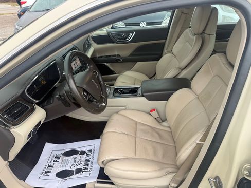 Used 2018 Lincoln Continental Select w/ Continental Climate Package image 12